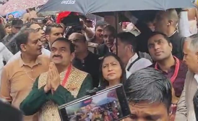 जगन्नाथ पुरी की रथयात्रा में गौतम अडानी
