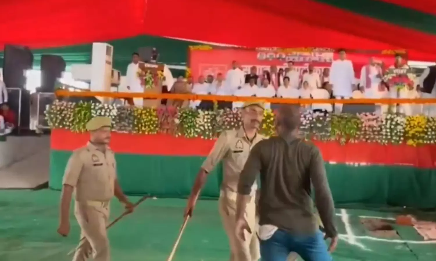 अखिलेश यादव