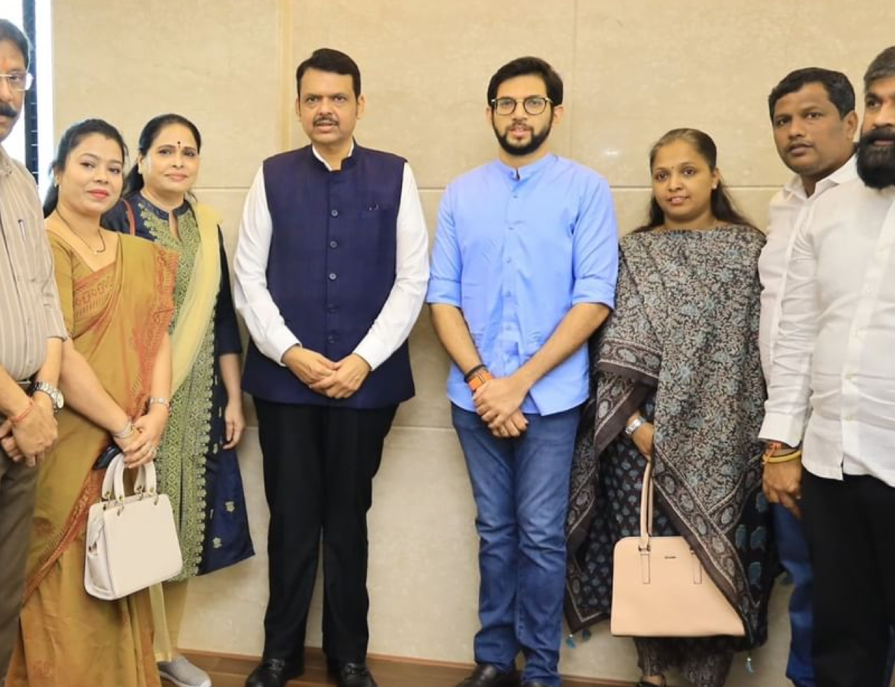 devendra fadnavis aur aditya thakre