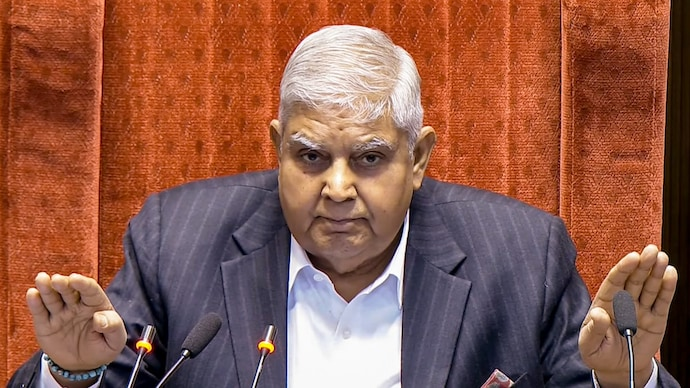 भारत के उपराष्ट्रपति जगदीप धनखड़ ने संसद के मानसून सत्र के बीच अपने पद से इस्तीफा दे दिया है