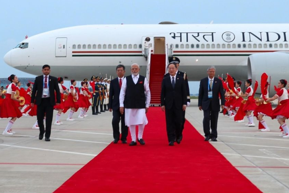 7 साल बाद चीन पहुंचे पीएम मोदी, रेड कारपेट पर हुआ भव्य स्वागत